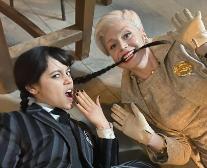 Gwendoline and Jenna Ortega in the set of Wednesday 